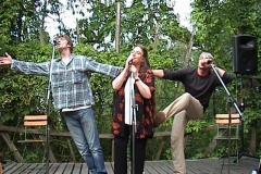folk_robins2006_02breaking02